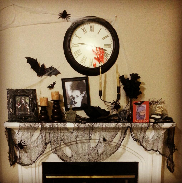 Halloween fireplace decorating