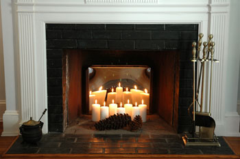 Stainless steel fireback reflecting candles